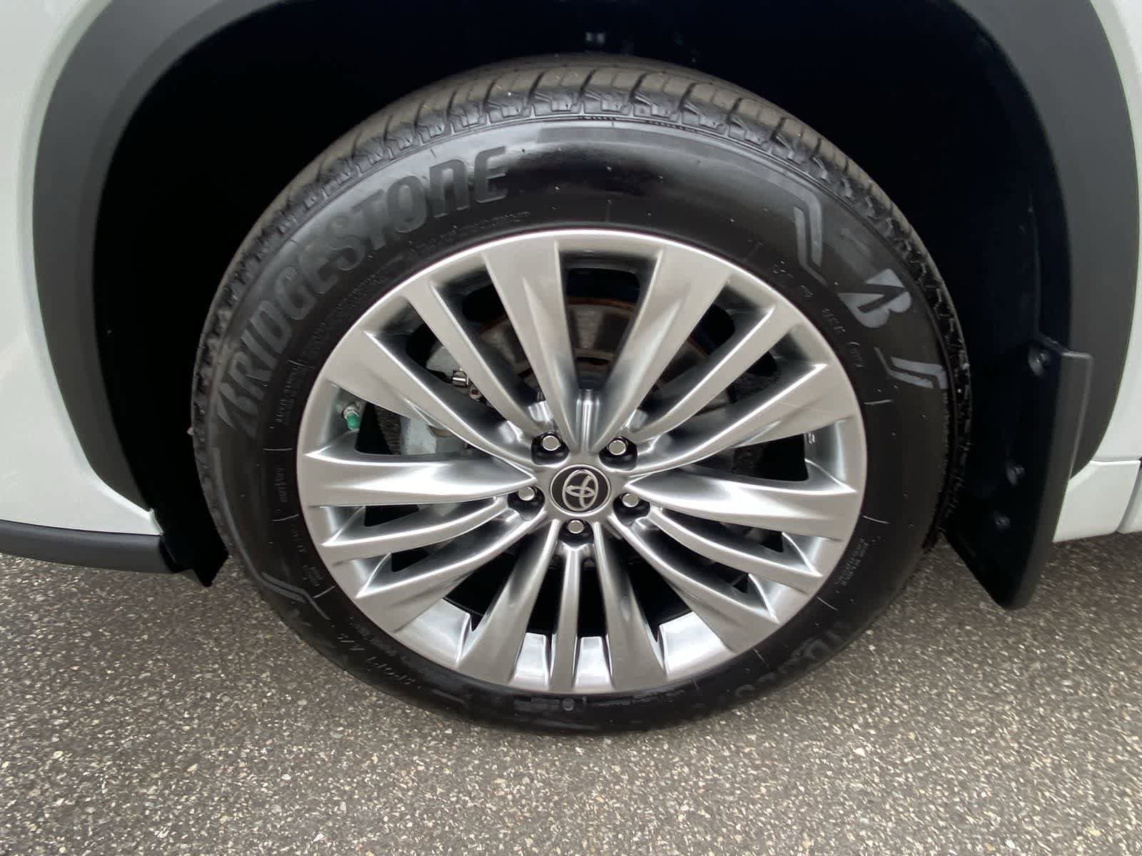 Thumbnail: 2025 Toyota Highlander - 14