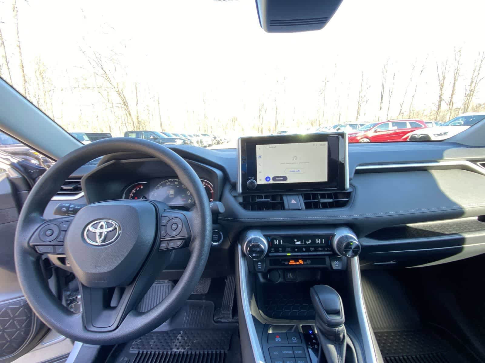 Thumbnail: 2025 Toyota RAV4 - 26