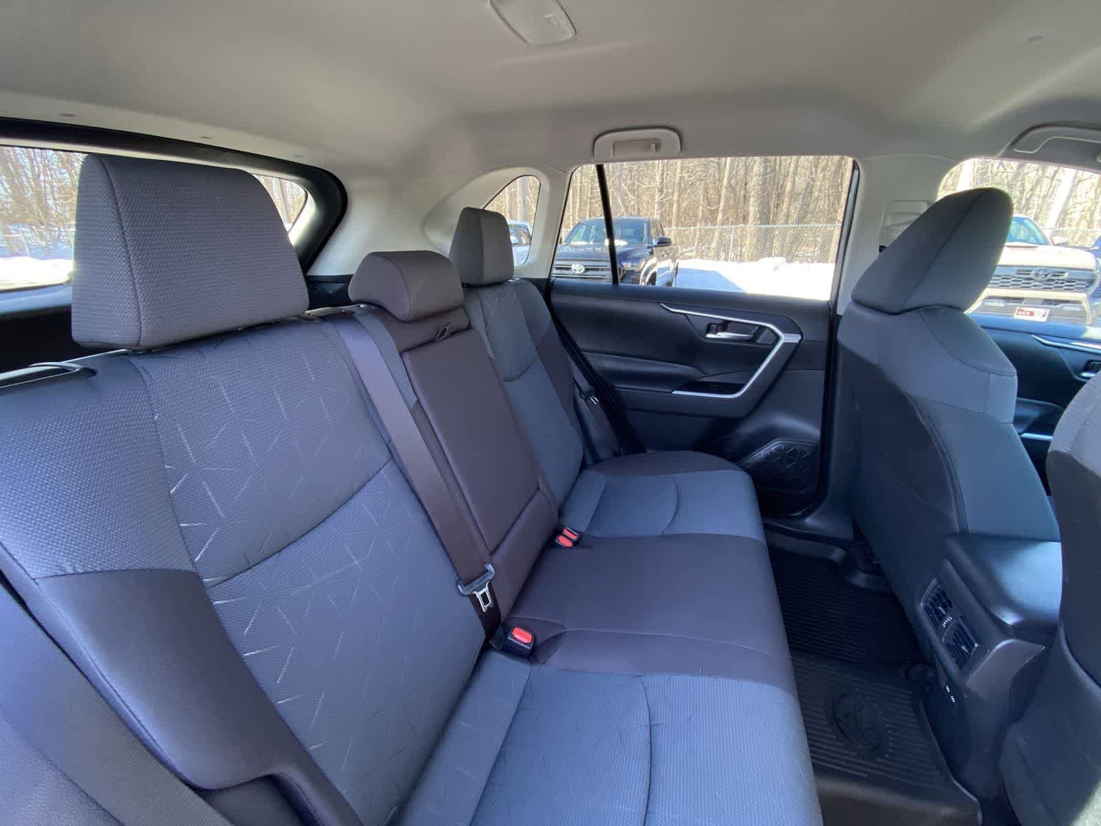 Thumbnail: 2025 Toyota RAV4 - 31