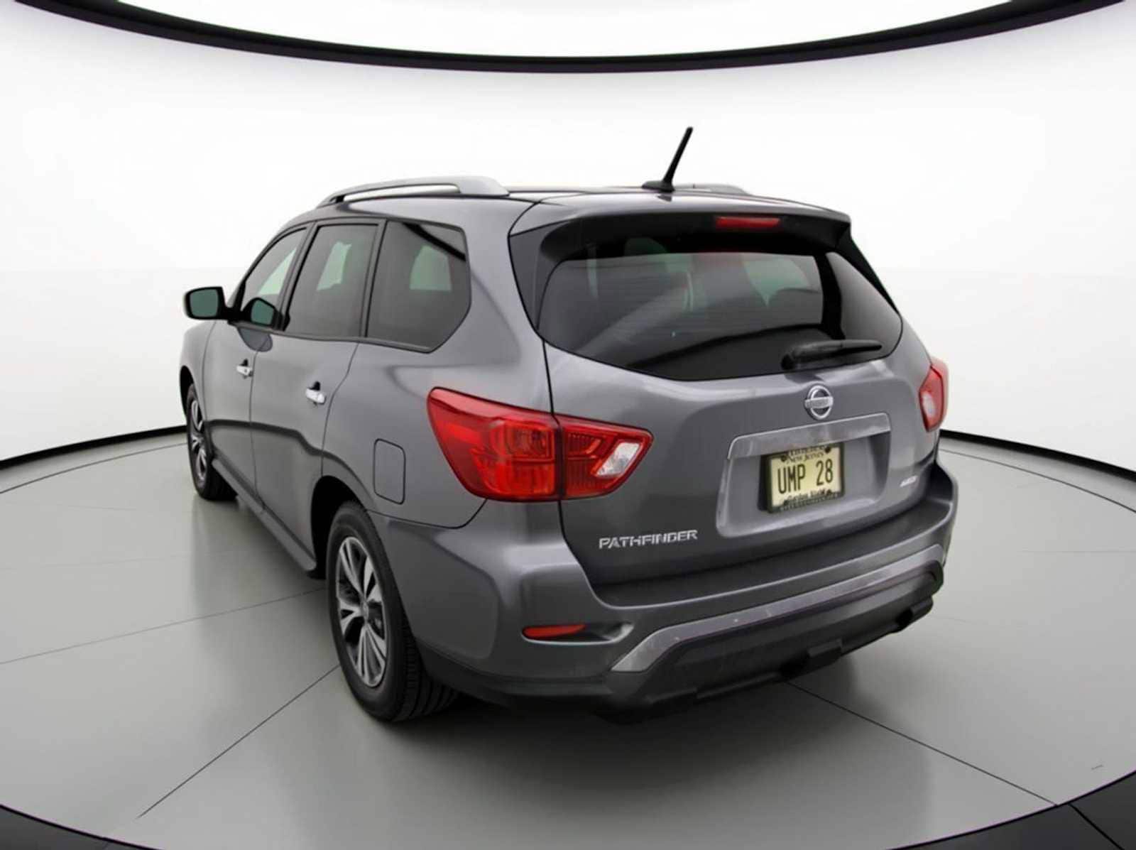 Thumbnail: 2018 Nissan Pathfinder - 3