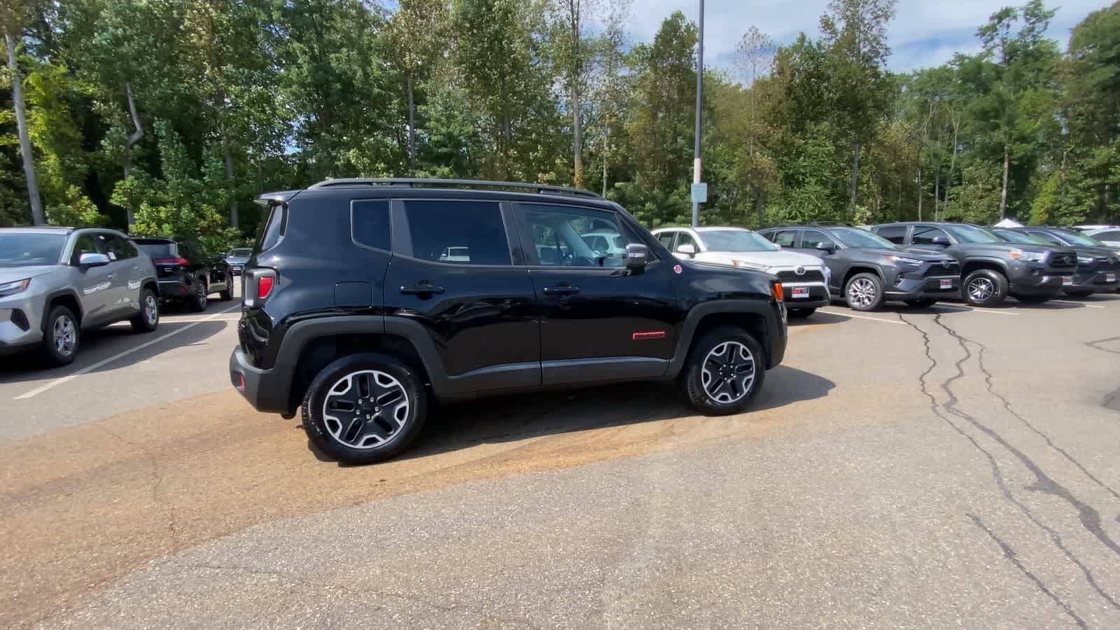Thumbnail: 2016 Jeep Renegade - 9