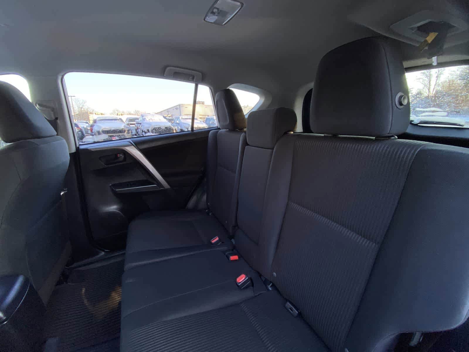 Thumbnail: 2018 Toyota RAV4 - 28