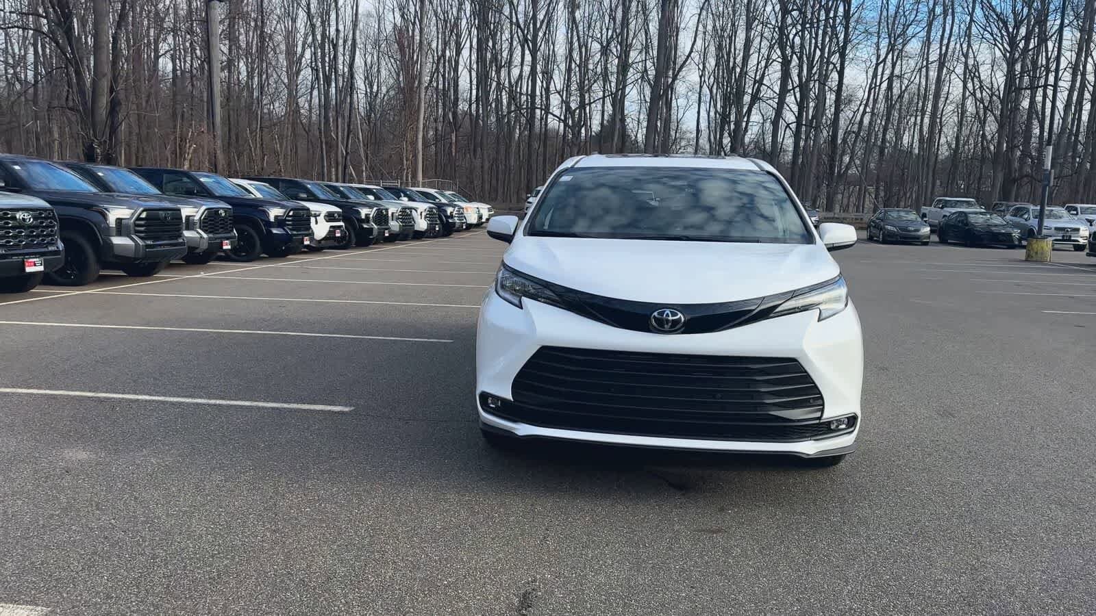 Thumbnail: 2026 Toyota Sienna - 3