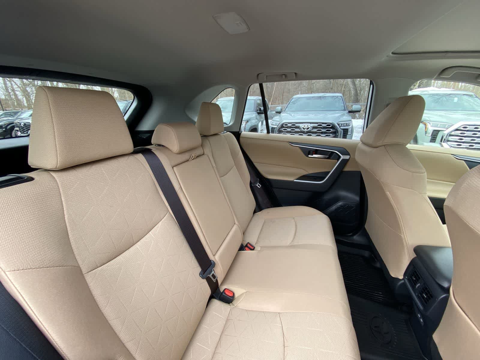 Thumbnail: 2025 Toyota RAV4 - 32