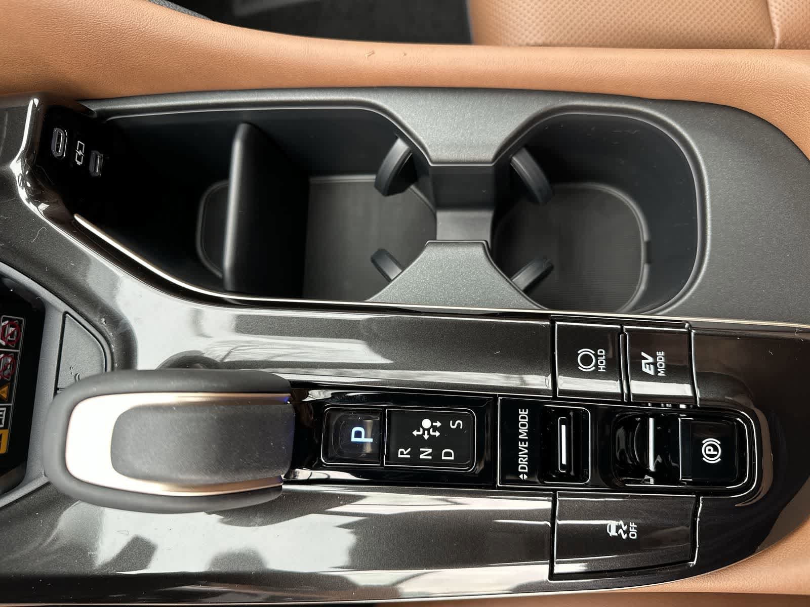 Thumbnail: 2025 Toyota Crown Signia - 28