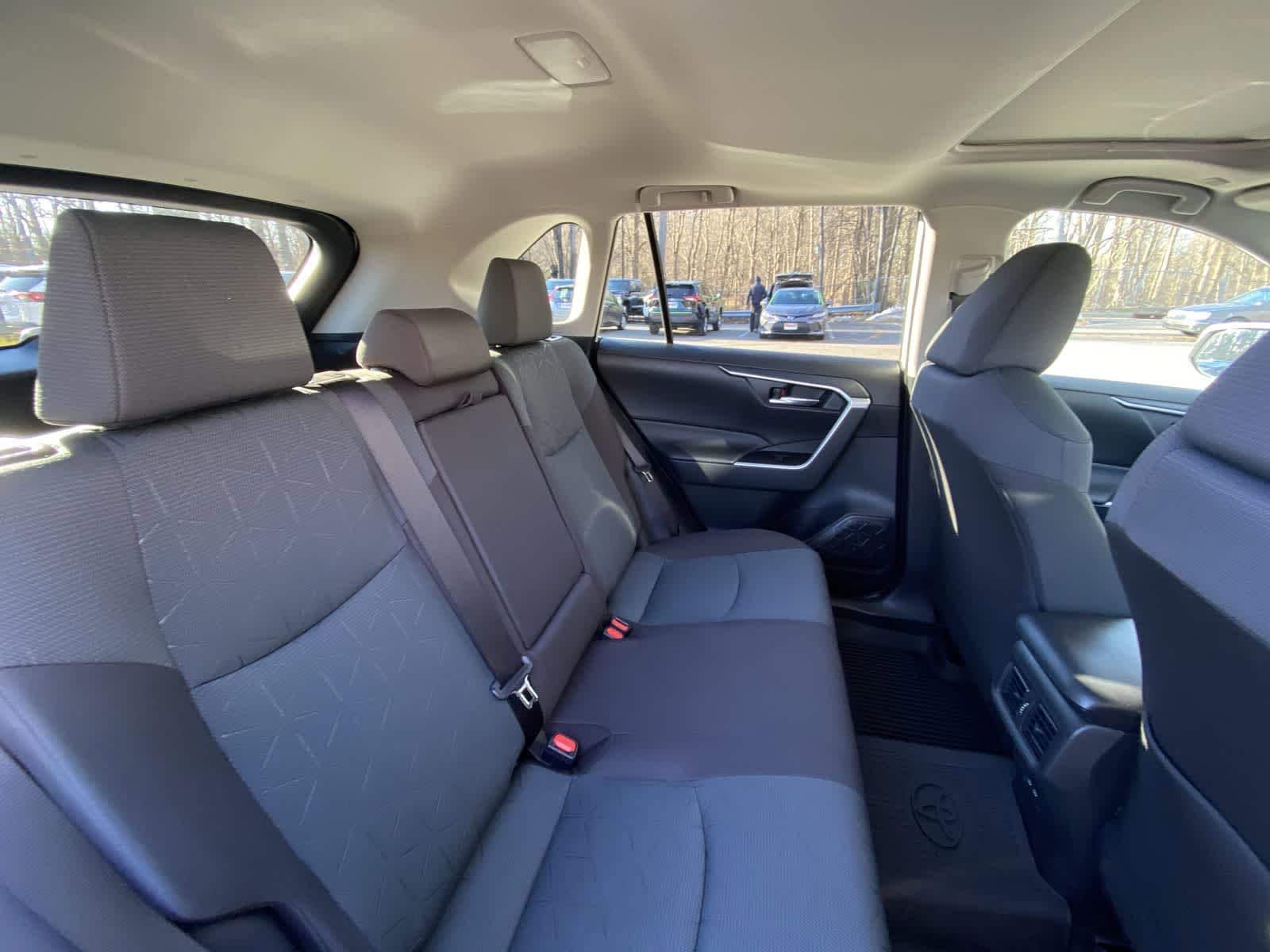 Thumbnail: 2025 Toyota RAV4 - 31