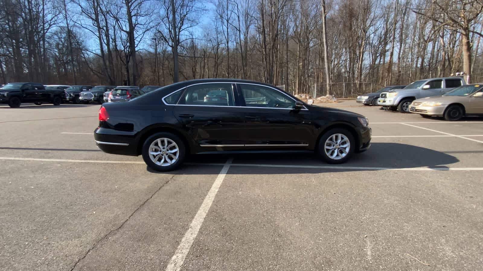 Thumbnail: 2016 Volkswagen Passat - 16