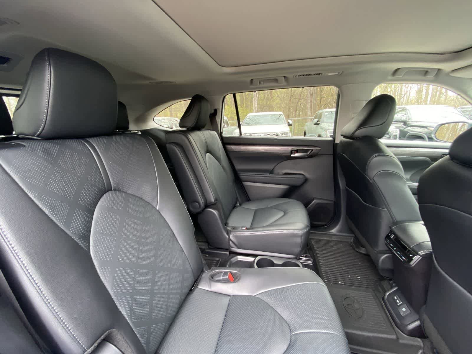 Thumbnail: 2025 Toyota Highlander - 27