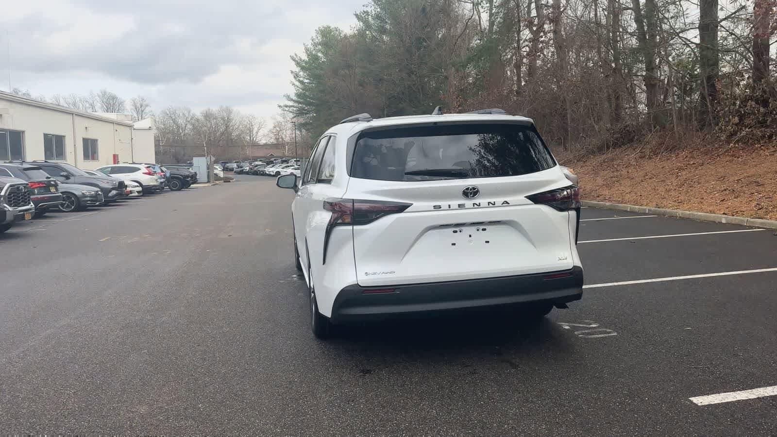 Thumbnail: 2026 Toyota Sienna - 7