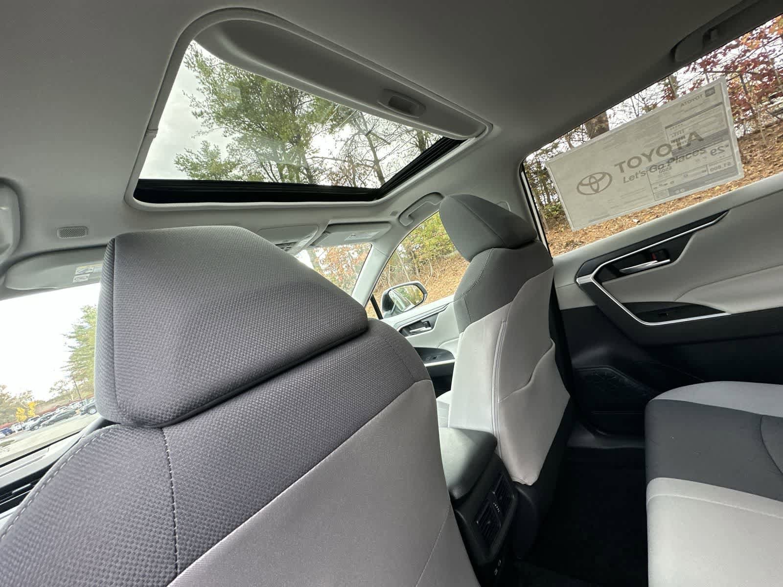 Thumbnail: 2025 Toyota RAV4 - 28