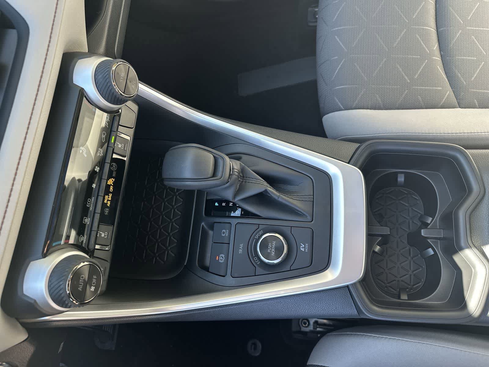 Thumbnail: 2025 Toyota RAV4 - 23