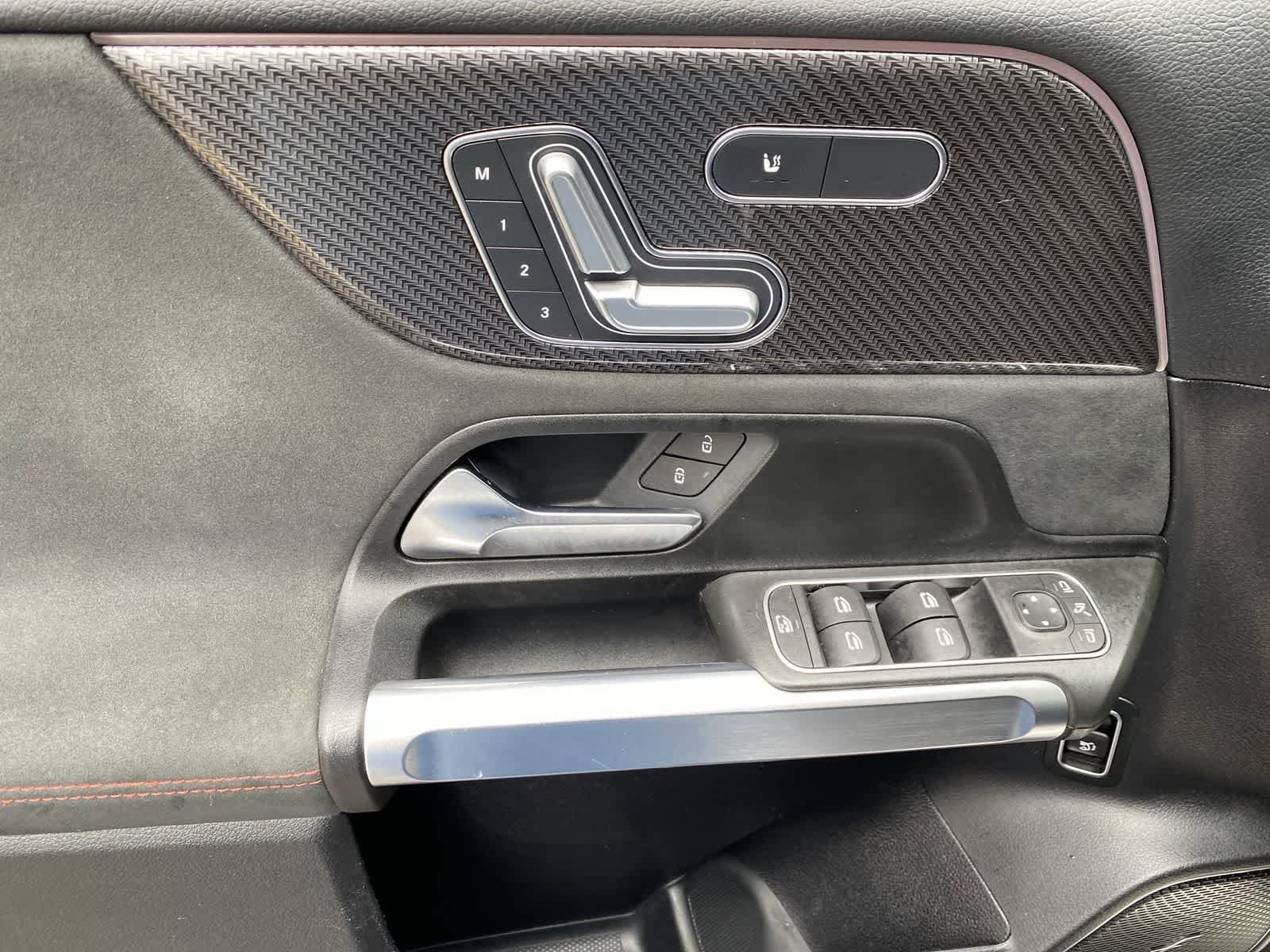 Thumbnail: 2021 Mercedes-Benz GLB - 19