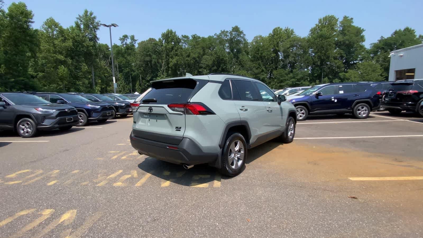Thumbnail: 2022 Toyota RAV4 - 8