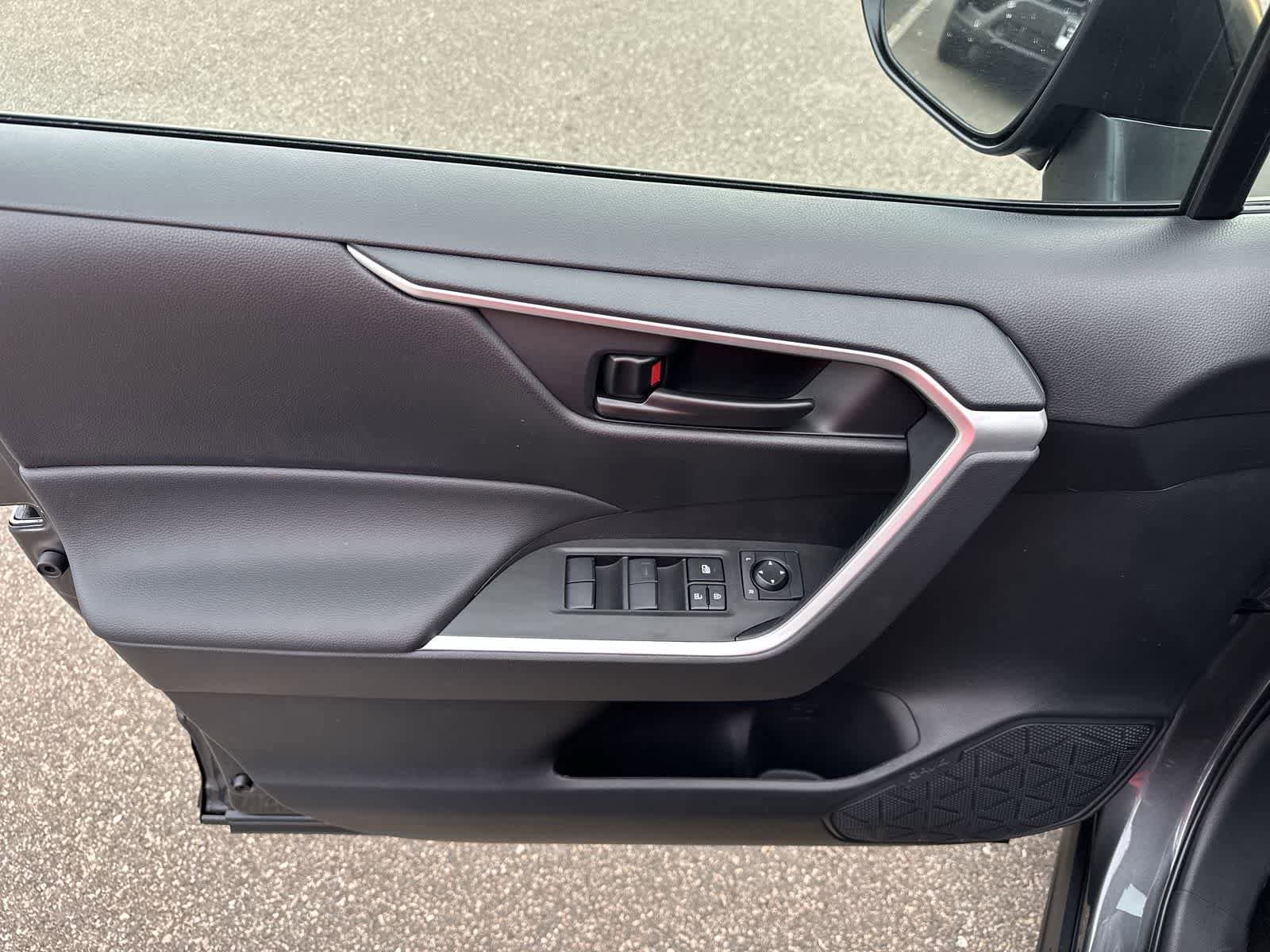 Thumbnail: 2025 Toyota RAV4 - 21