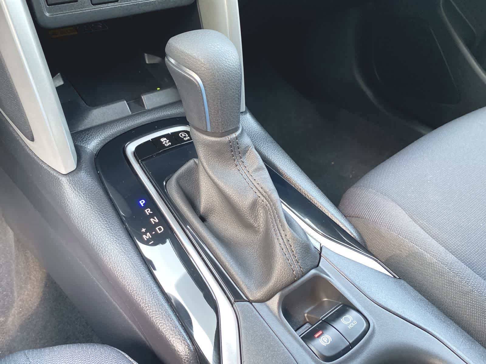 2024 Toyota Corolla Cross LE 29