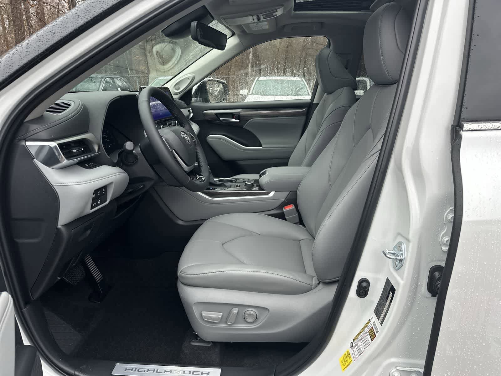 Thumbnail: 2026 Toyota Highlander - 33