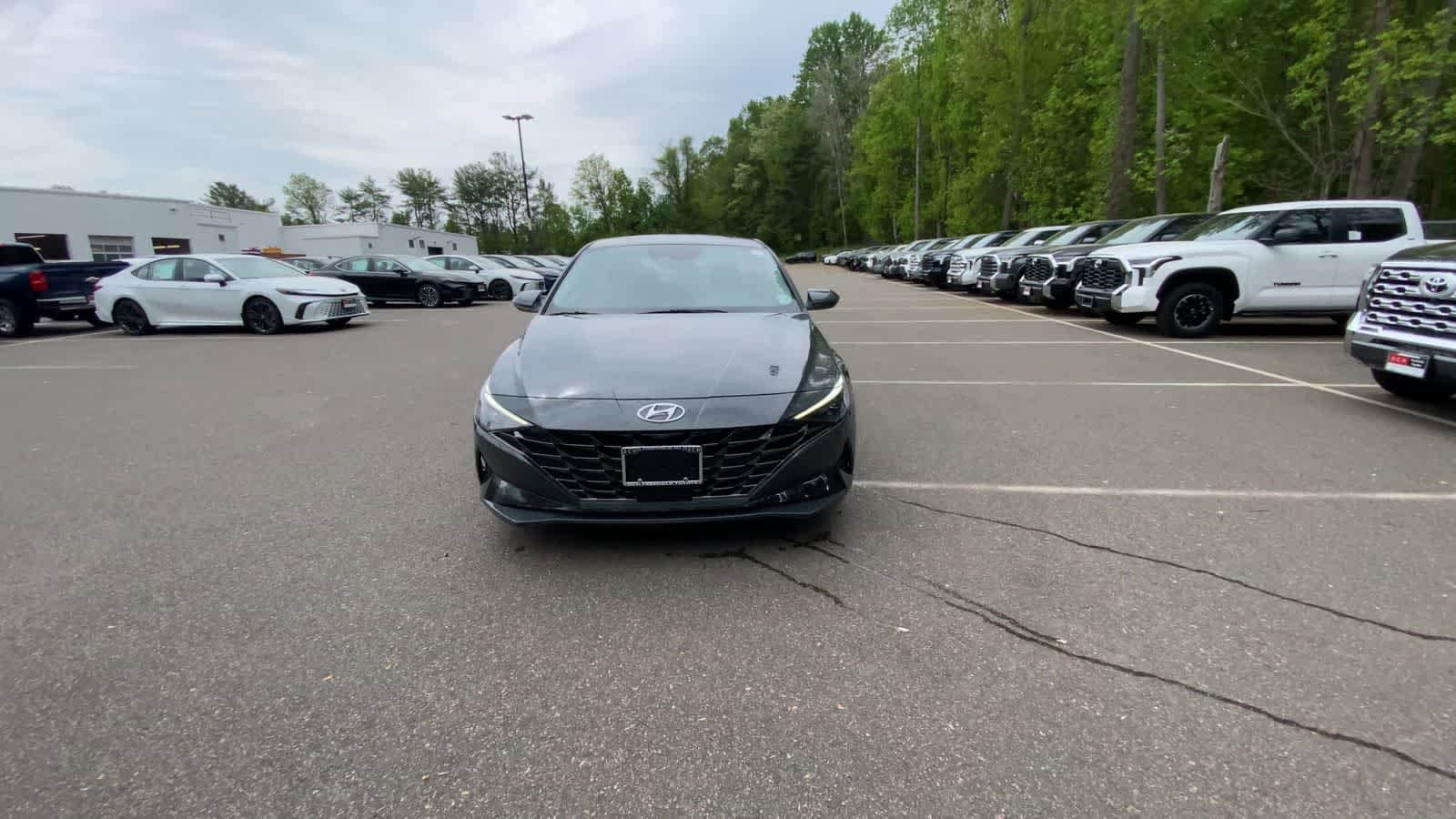 Thumbnail: 2023 Hyundai Elantra - 3