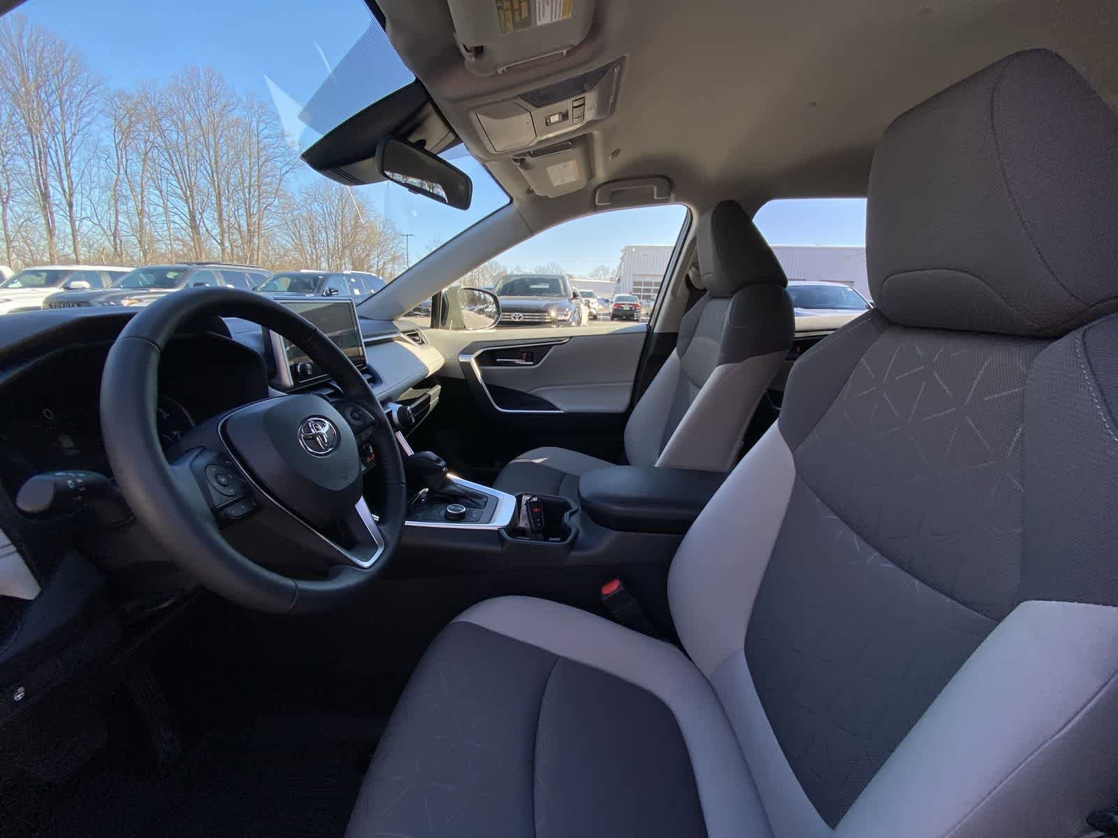 Thumbnail: 2025 Toyota RAV4 - 16