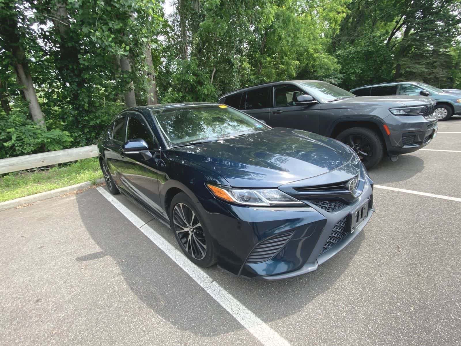 2018 Toyota Camry SE 3