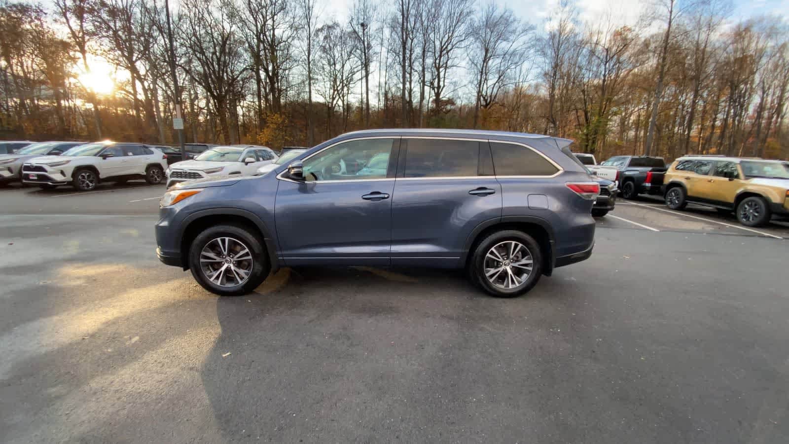 Thumbnail: 2016 Toyota Highlander - 12