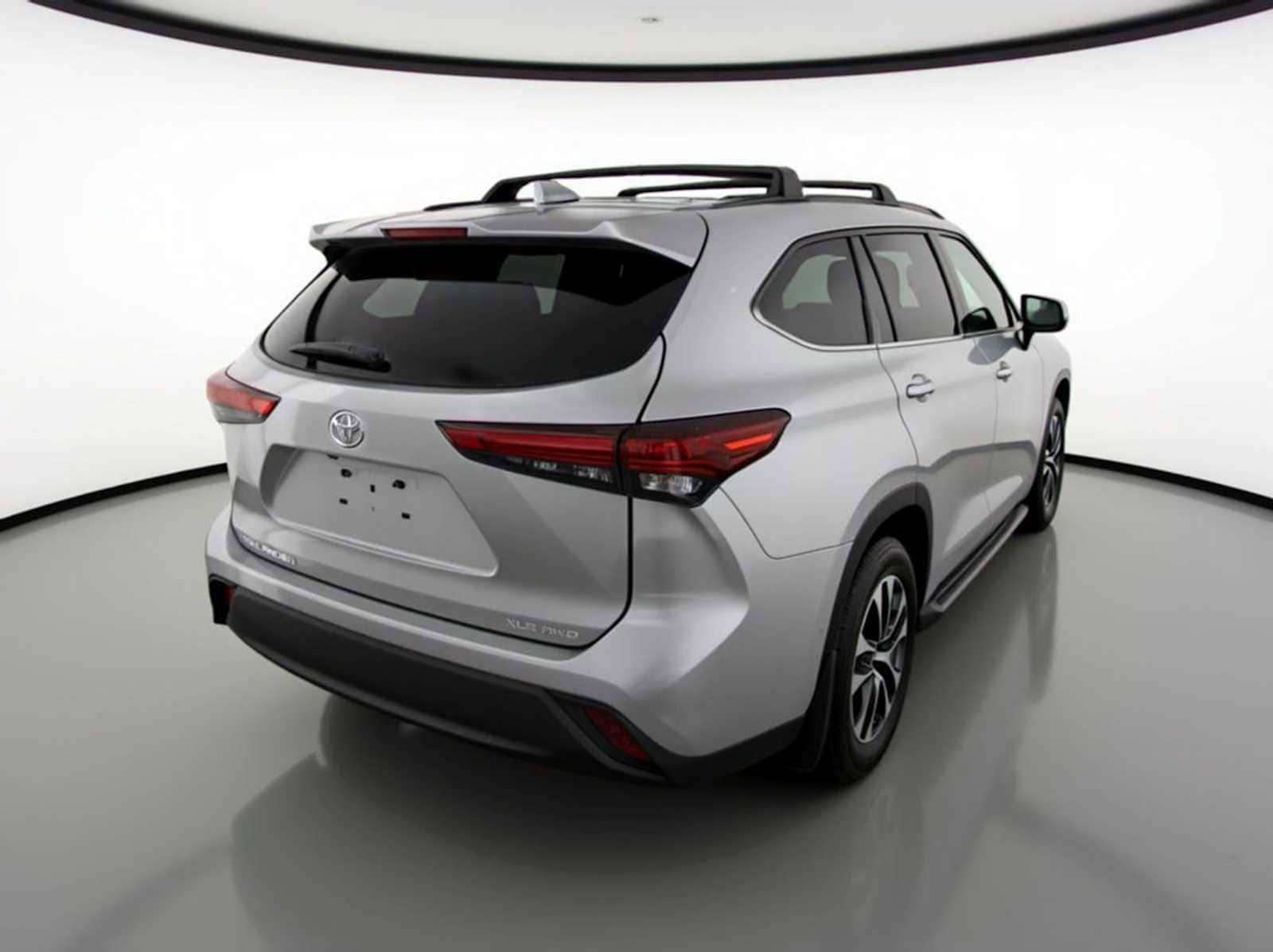 Thumbnail: 2021 Toyota Highlander - 3