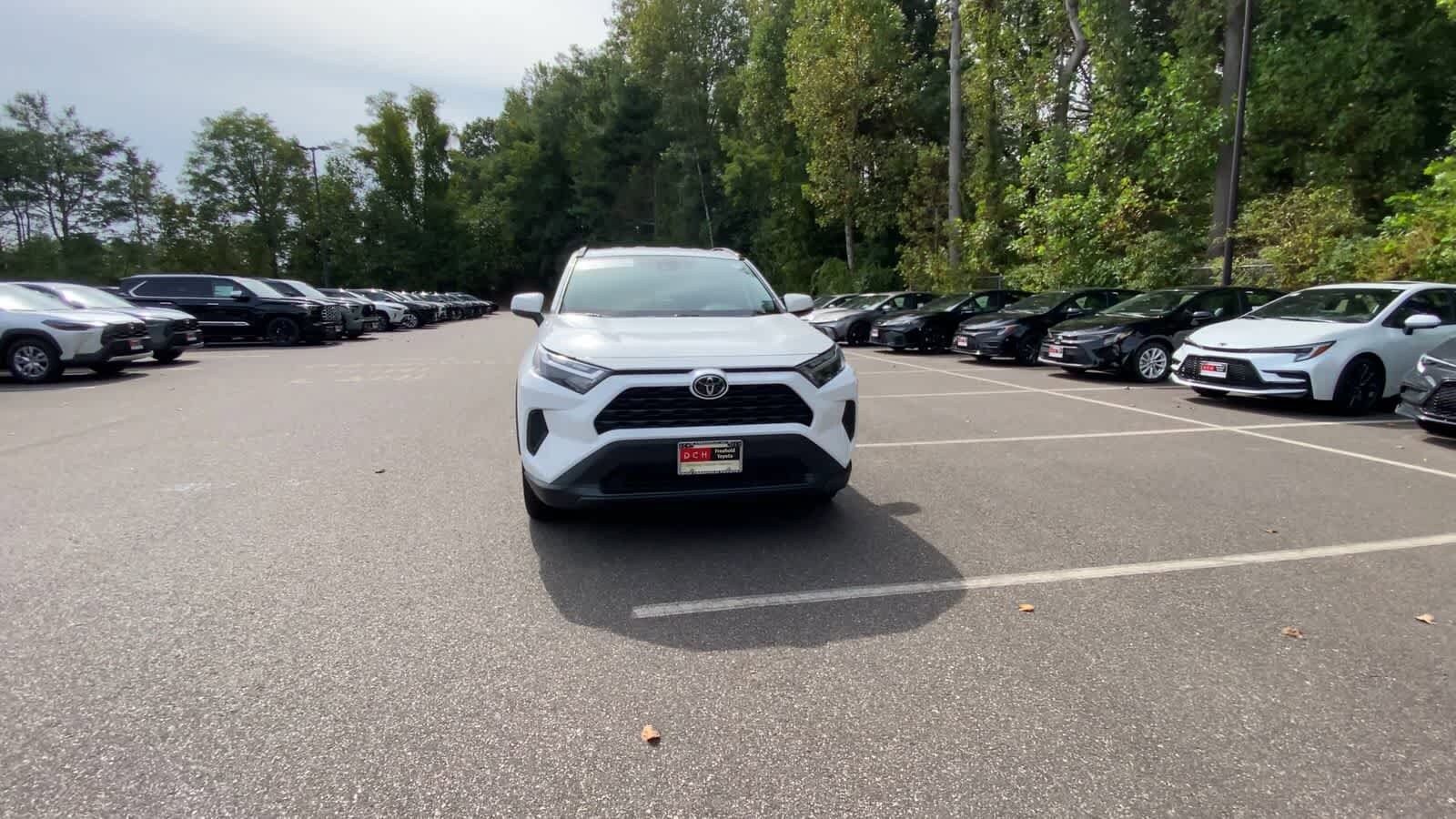 2022 Toyota RAV4 XLE photo 3