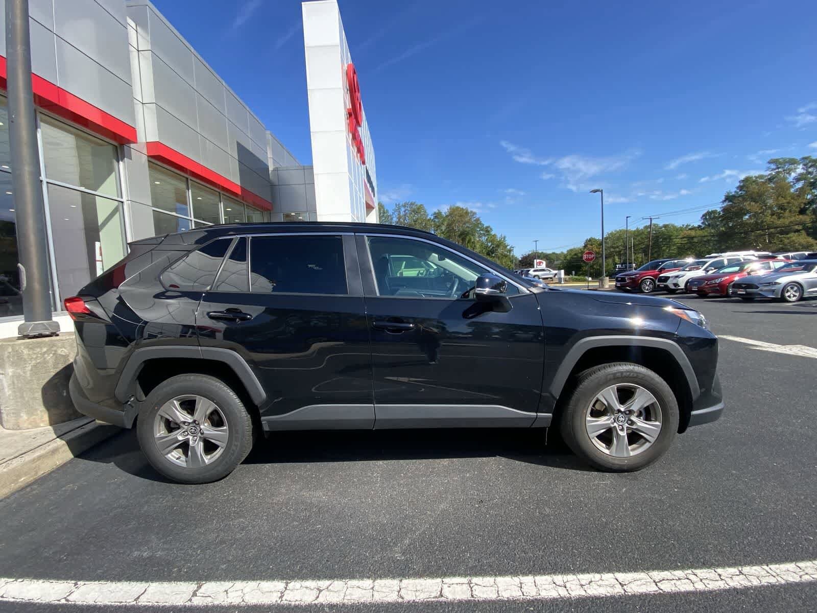 2024 Toyota RAV4 XLE photo 3