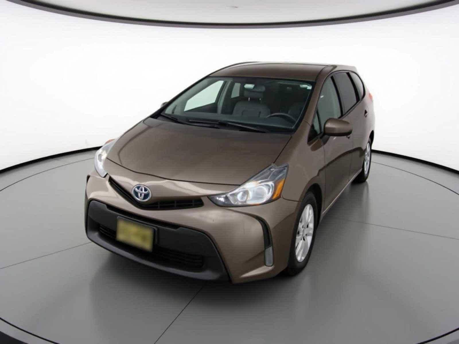 Thumbnail: 2015 Toyota Prius v - 1