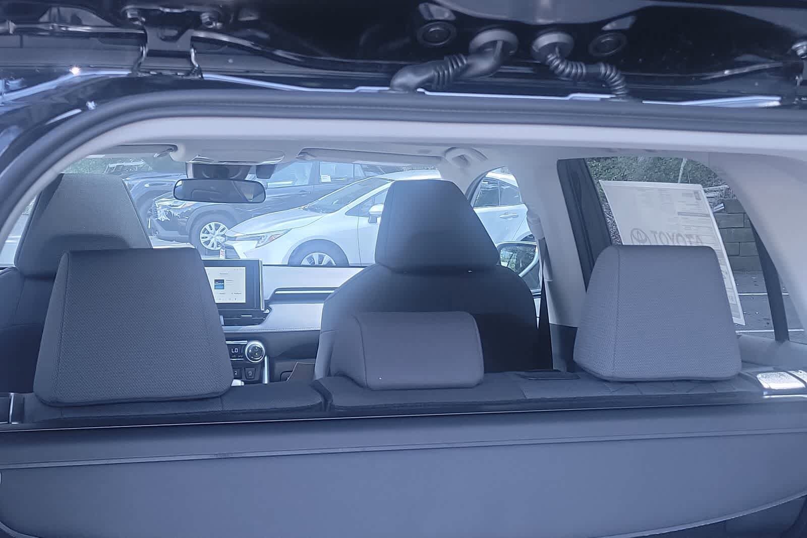 2025 Toyota RAV4 XLE 18