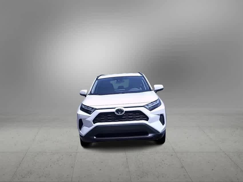 2025 Toyota RAV4 XLE 3