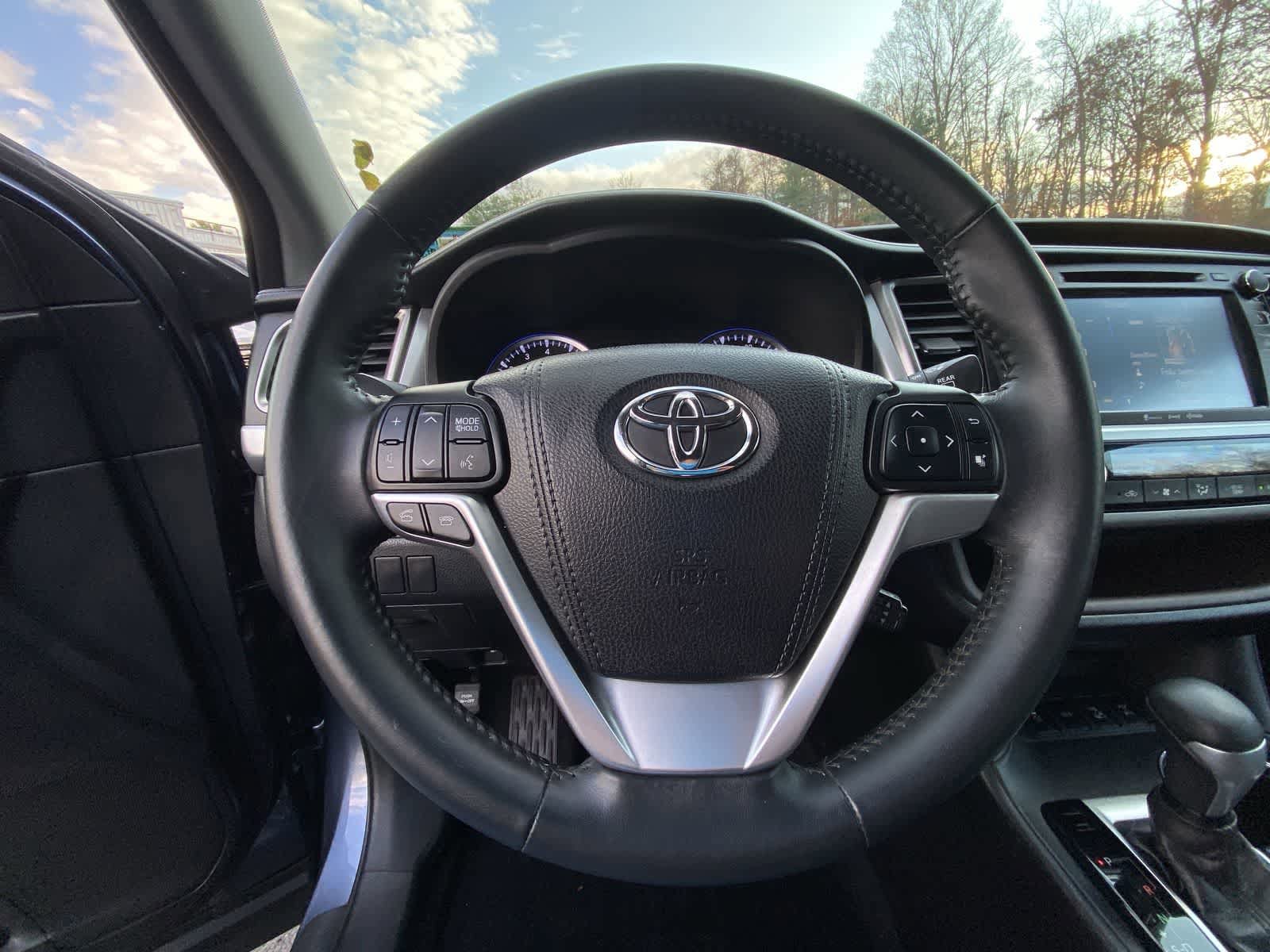 Thumbnail: 2016 Toyota Highlander - 33