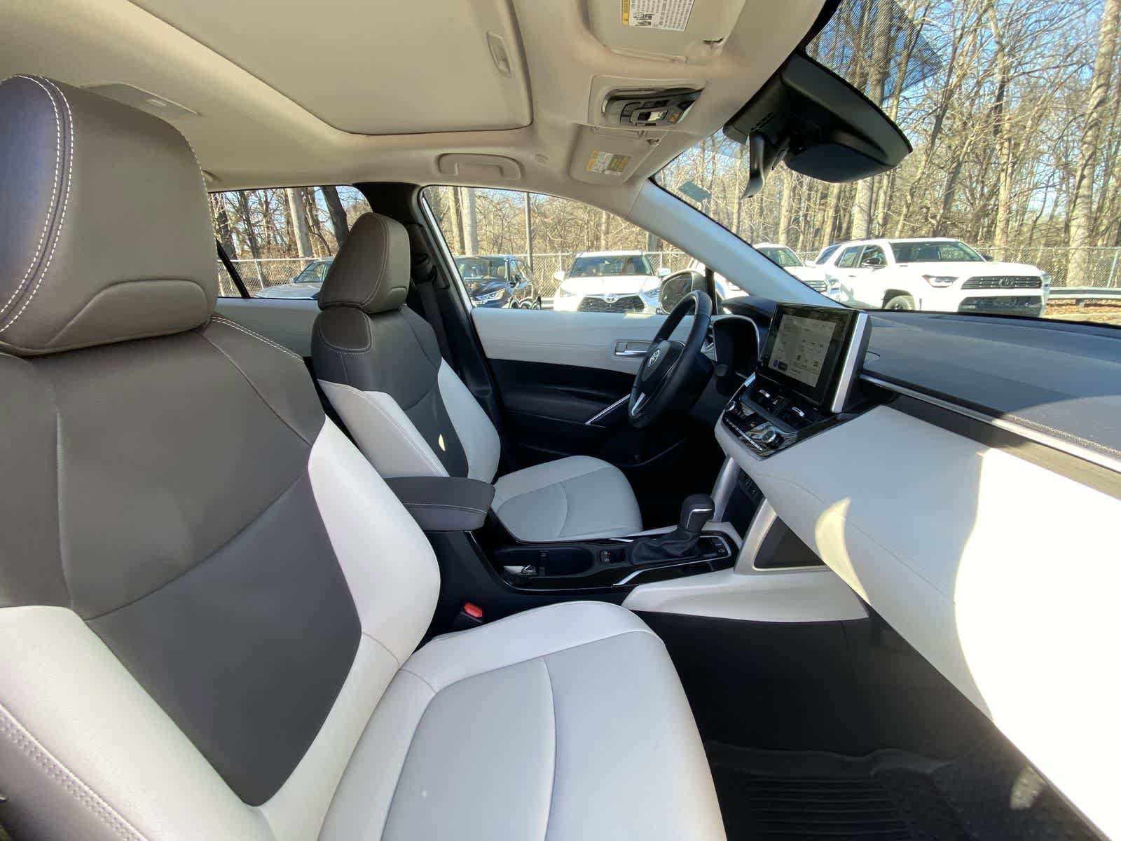 Thumbnail: 2023 Toyota Corolla Cross - 28