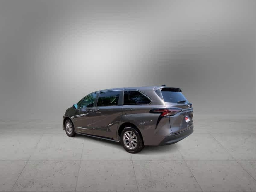 2023 Toyota Sienna LE 6