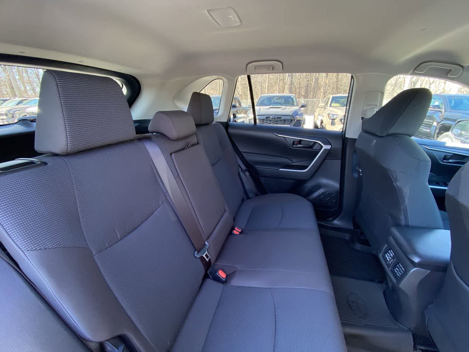 Thumbnail: 2025 Toyota RAV4 - 28