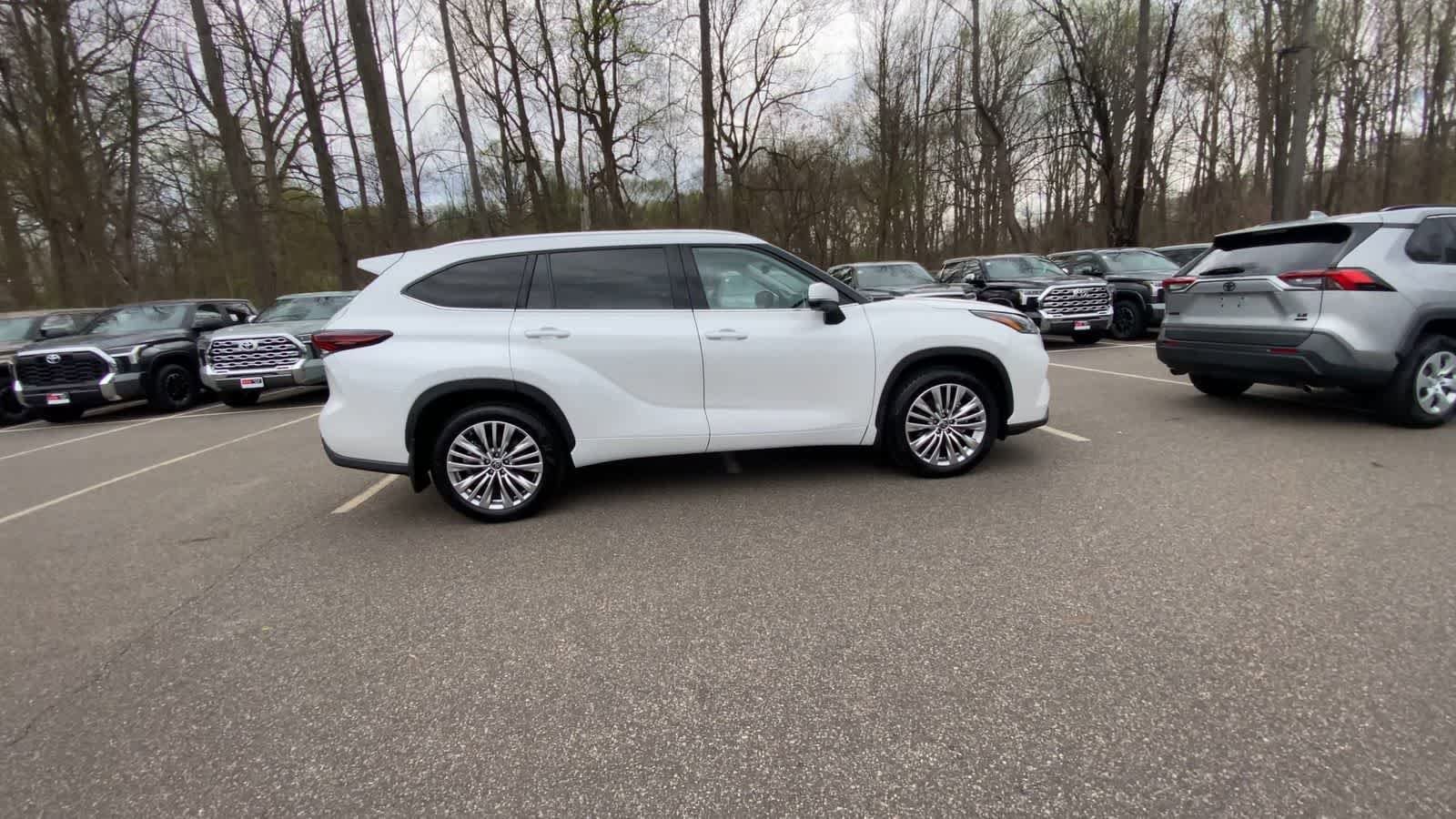 Thumbnail: 2025 Toyota Highlander - 12