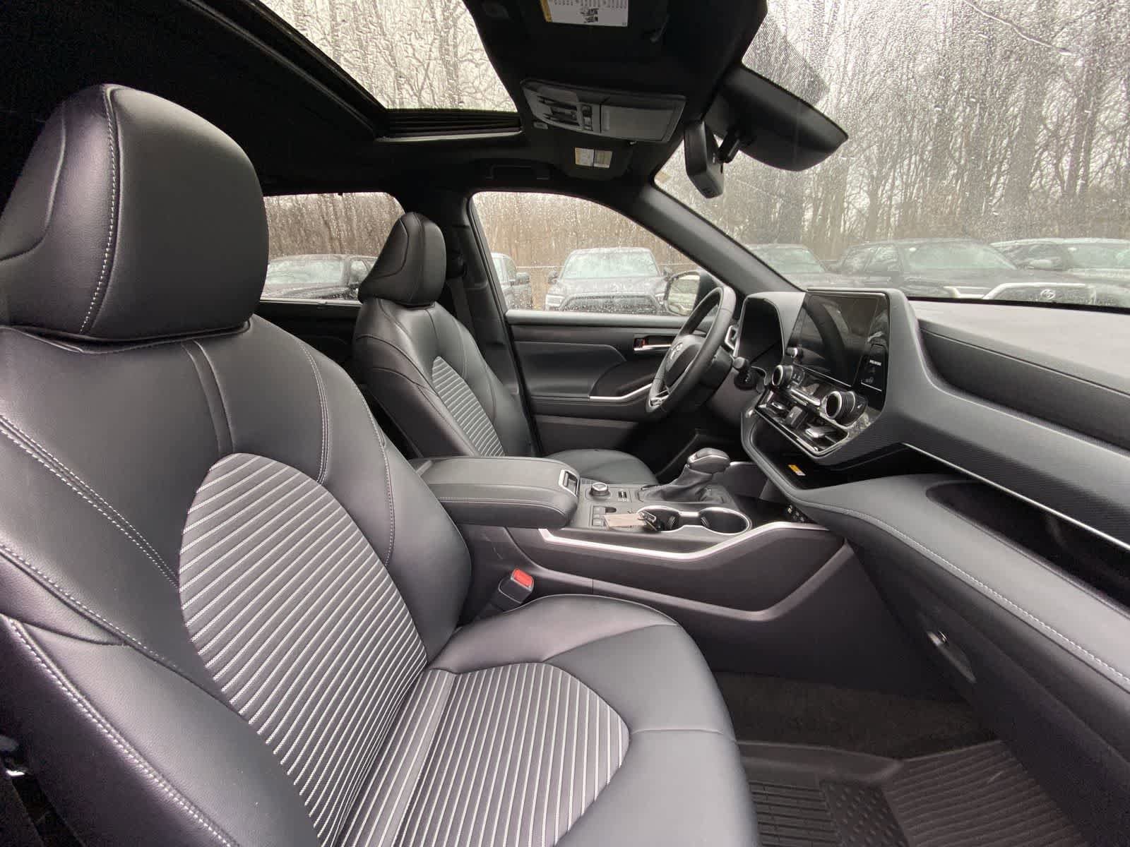 Thumbnail: 2025 Toyota Highlander - 24