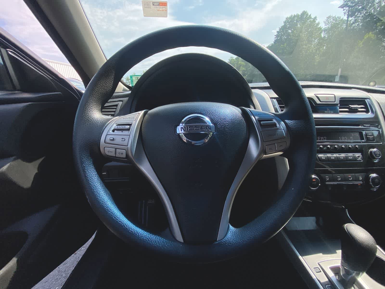 Thumbnail: 2015 Nissan Altima - 25
