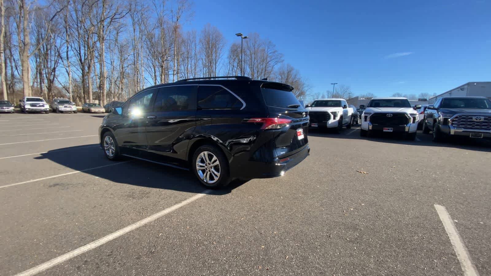 Thumbnail: 2023 Toyota Sienna - 7