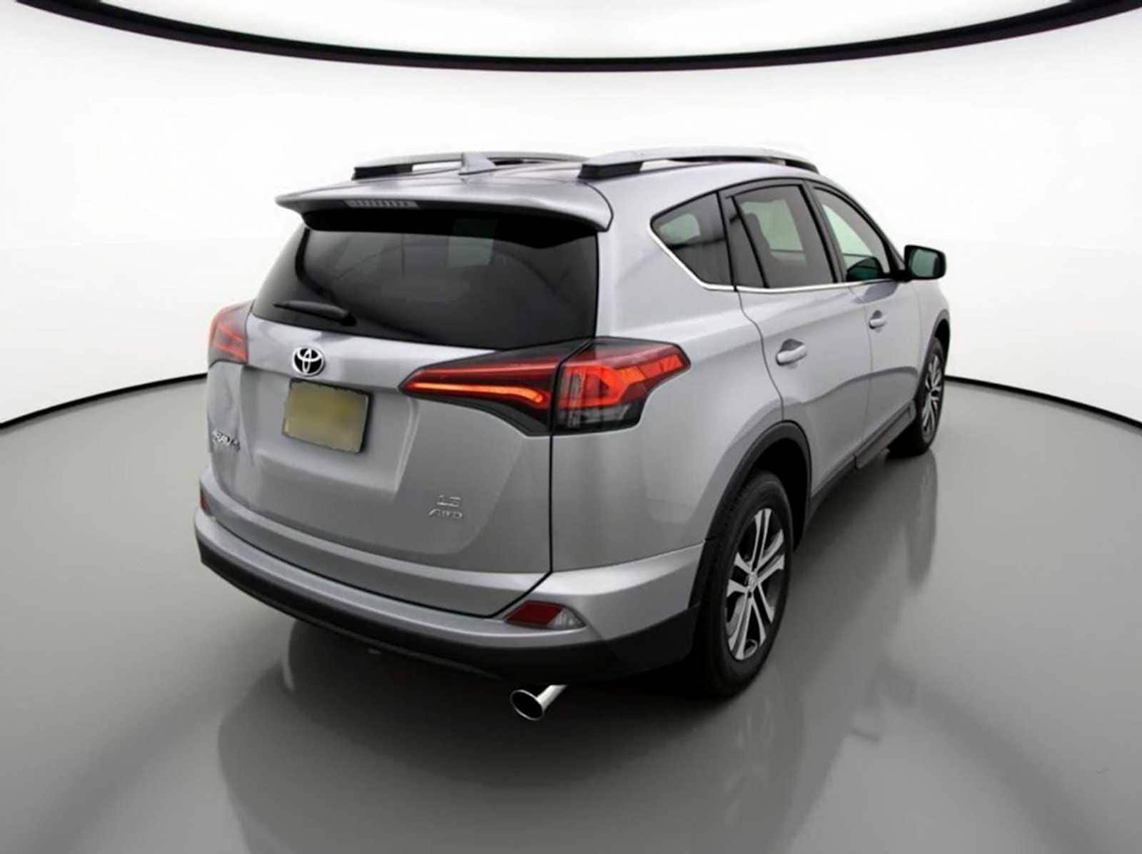 Thumbnail: 2016 Toyota RAV4 - 6