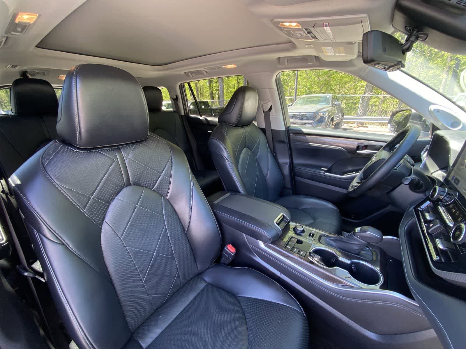 Thumbnail: 2023 Toyota Highlander - 23