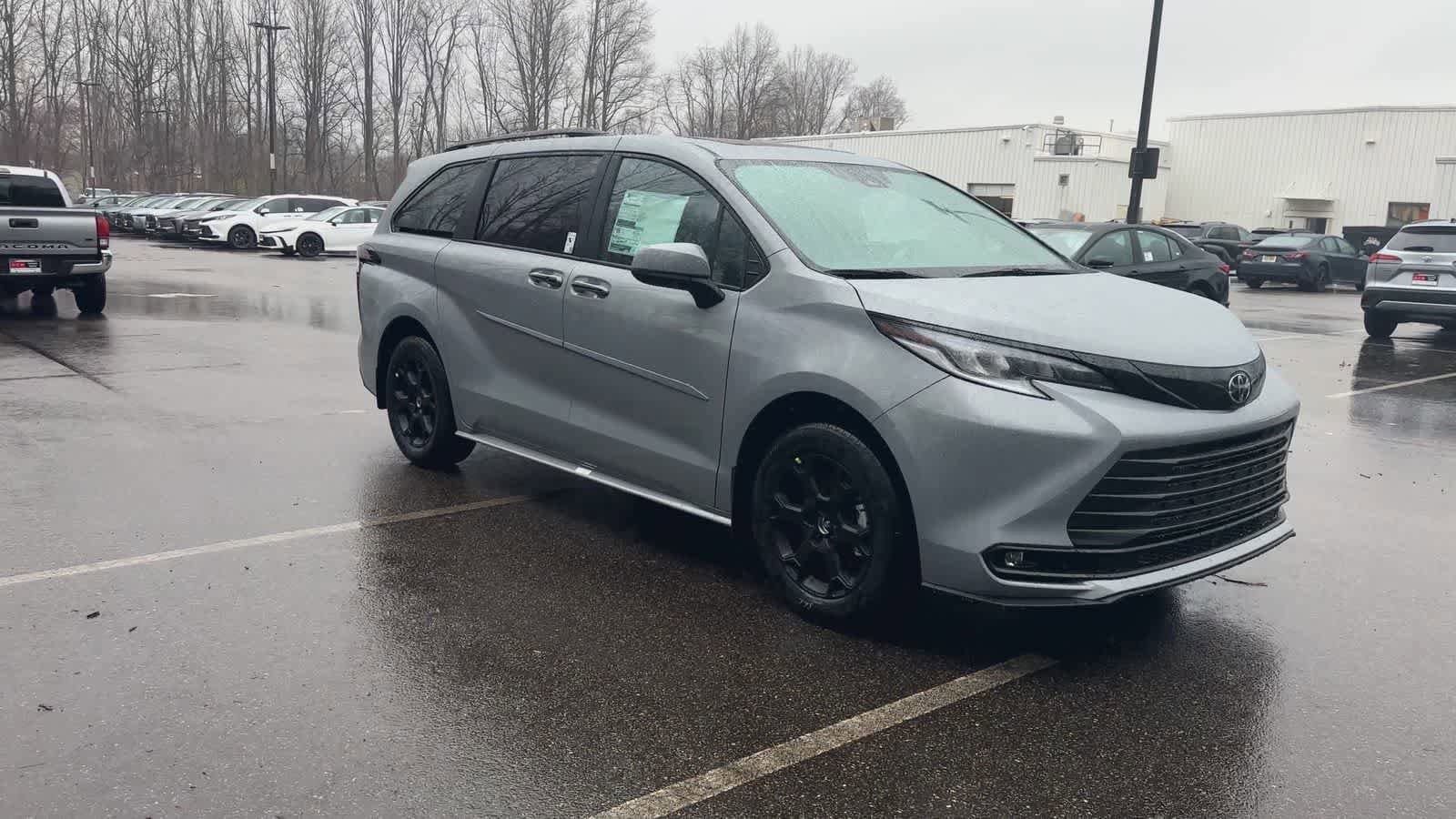 Thumbnail: 2026 Toyota Sienna - 2