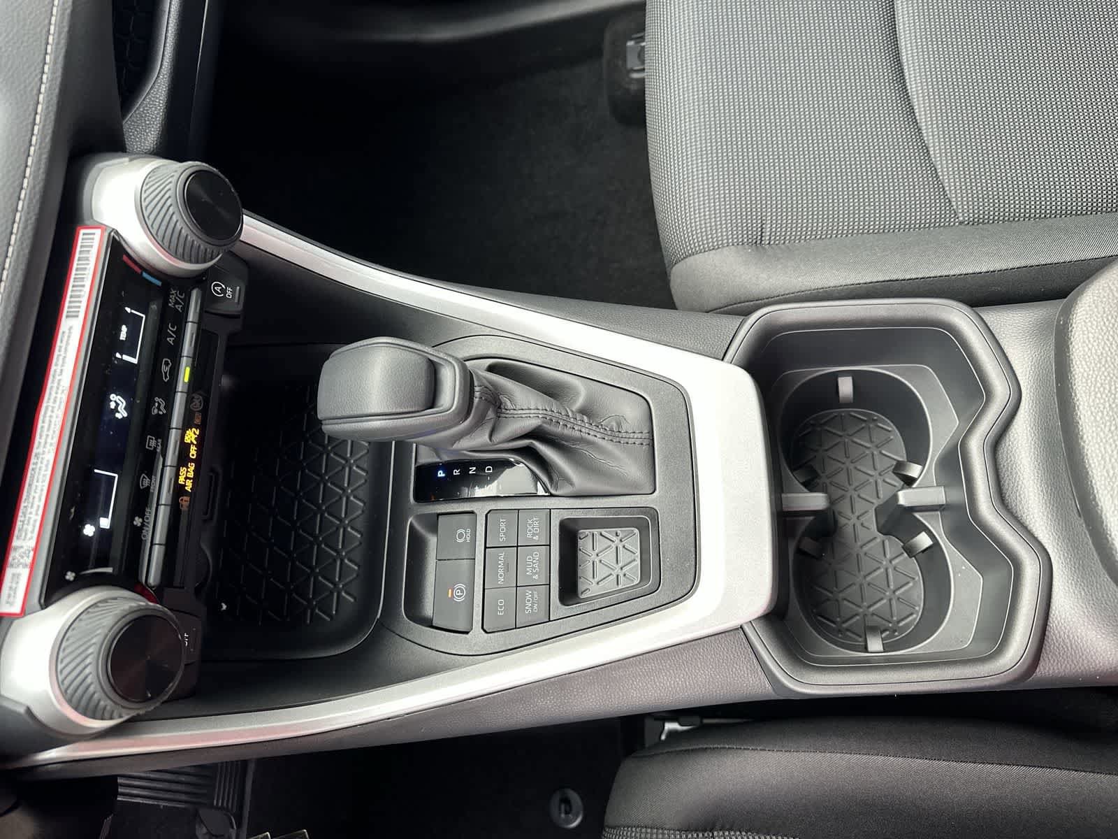 Thumbnail: 2025 Toyota RAV4 - 28