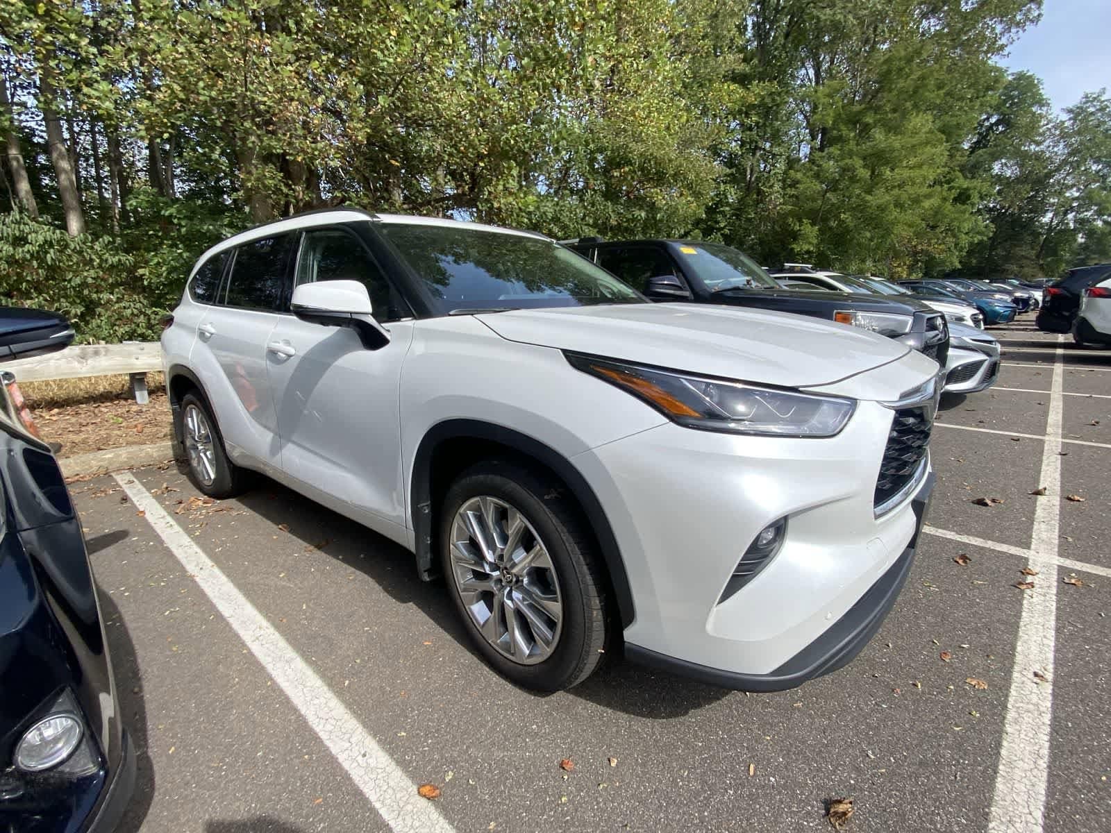 Thumbnail: 2023 Toyota Highlander - 3