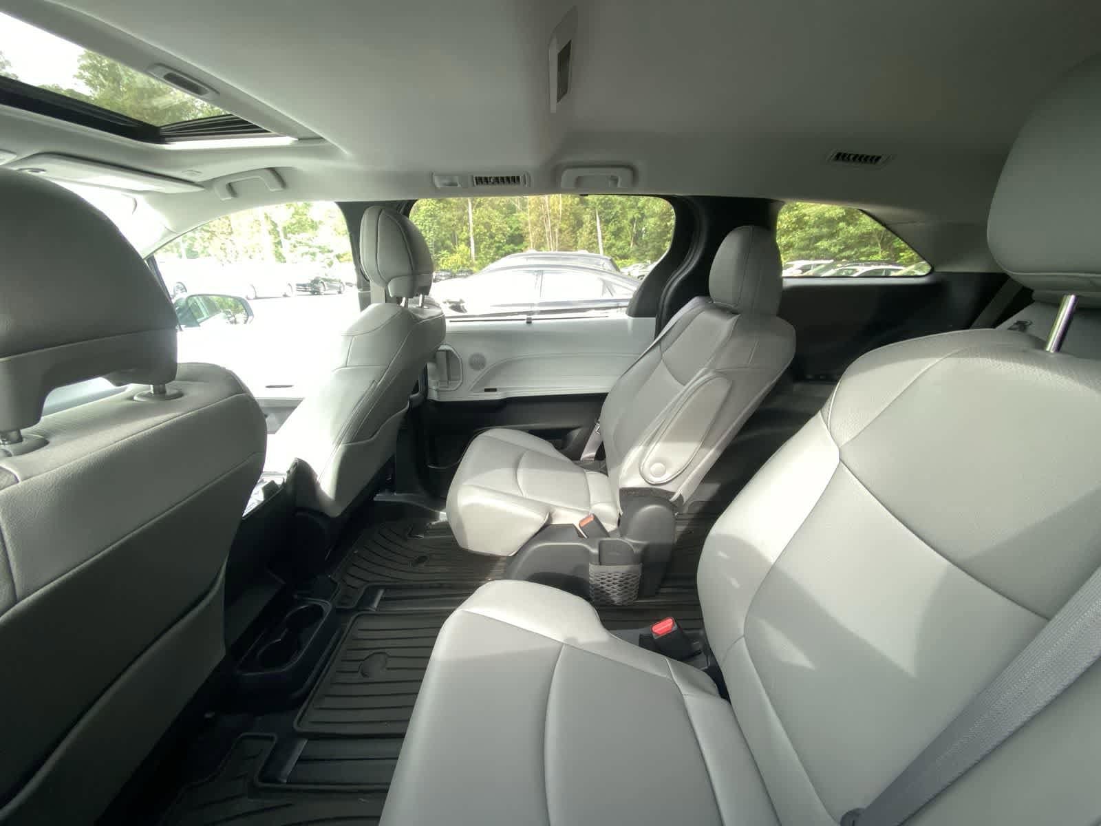 Thumbnail: 2025 Toyota Sienna - 10