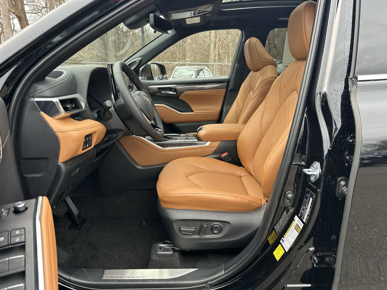 Thumbnail: 2026 Toyota Highlander - 34