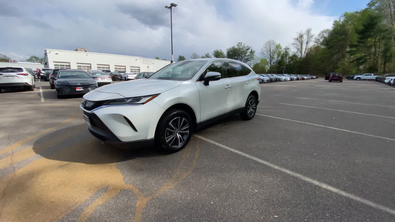 Thumbnail: 2023 Toyota Venza - 4