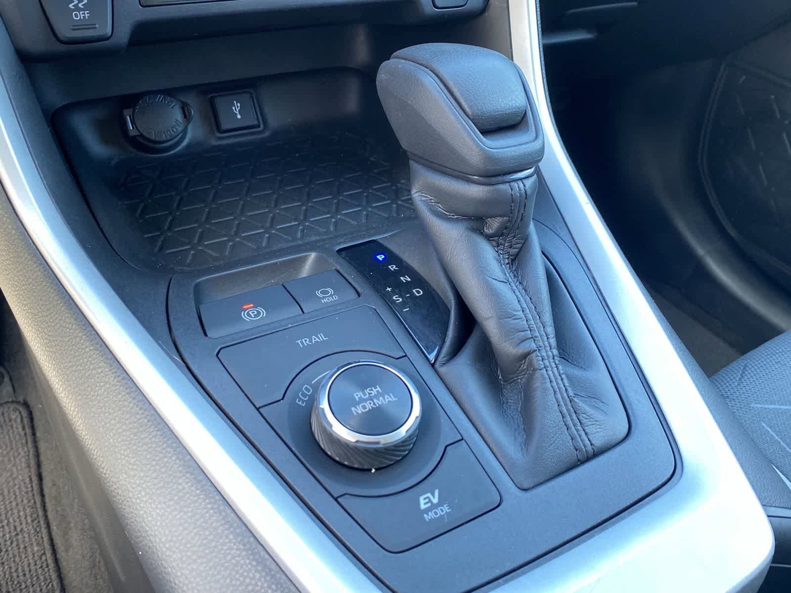 Thumbnail: 2021 Toyota RAV4 - 32