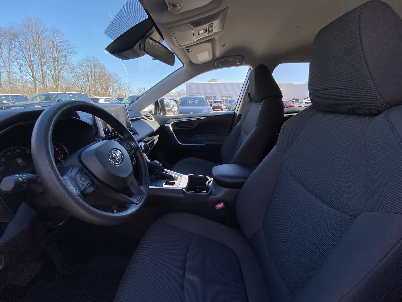 Thumbnail: 2025 Toyota RAV4 - 21