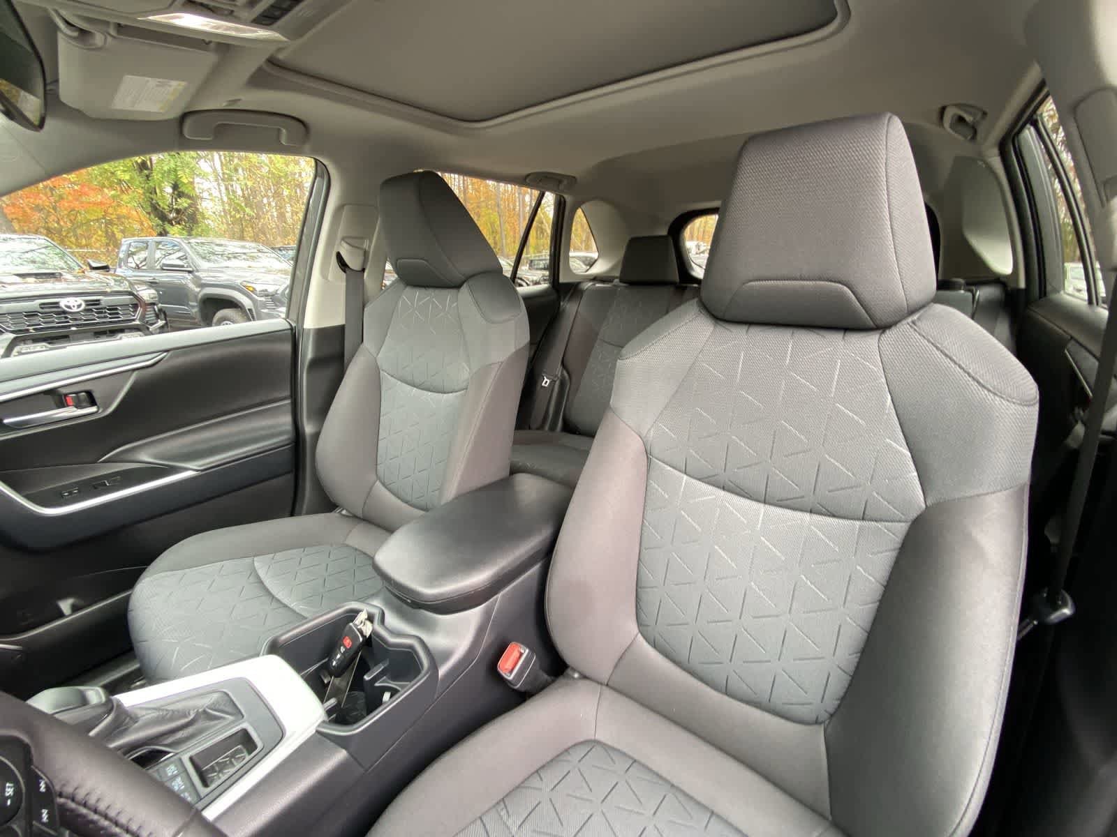 Thumbnail: 2025 Toyota RAV4 - 24