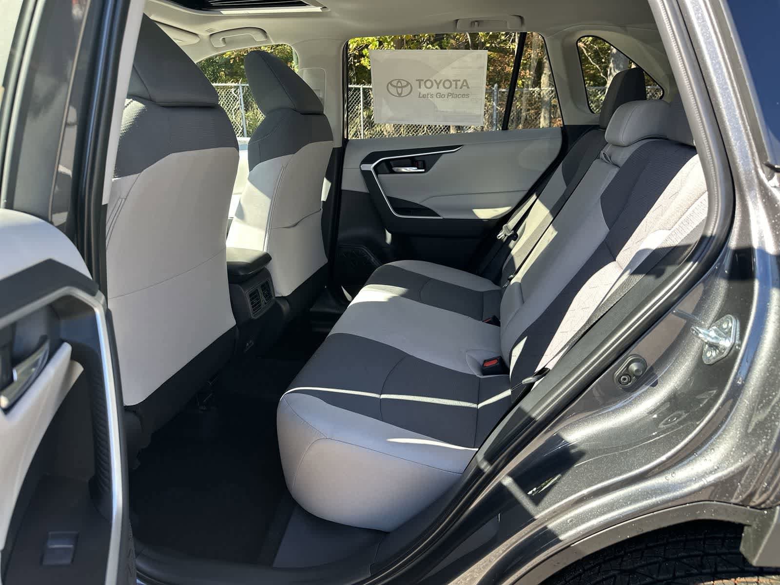 Thumbnail: 2025 Toyota RAV4 - 27